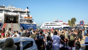 Κορυφώνεται η έξοδος του Αυγούστου – Πάνω από 56.000 επιβάτες αναχωρούν σήμερα από τα λιμάνια της Αττικής