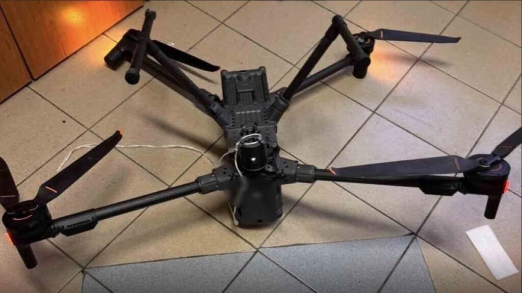Λάρισα: Κατέρριψαν drone που μετέφερε 12 κινητά και 21 SIM στις φυλακές – Δείτε φωτογραφίες