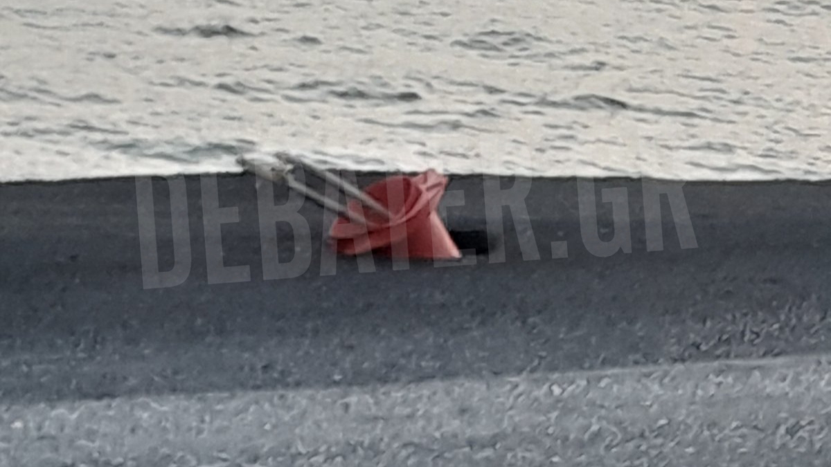 Εύβοια: Ο ευφάνταστος τρόπος να προειδοποιήσουν για τρύπα στο οδόστρωμα (φωτογραφίες+βίντεο)