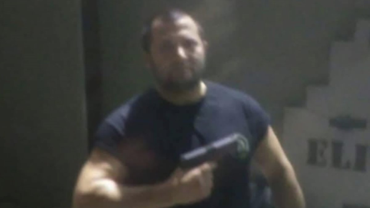 Νέα Σμύρνη: Αυτός είναι ο 48χρονος που σκότωσε την 45χρονη και αυτοκτόνησε – Πόζαρε με όπλα στα social media