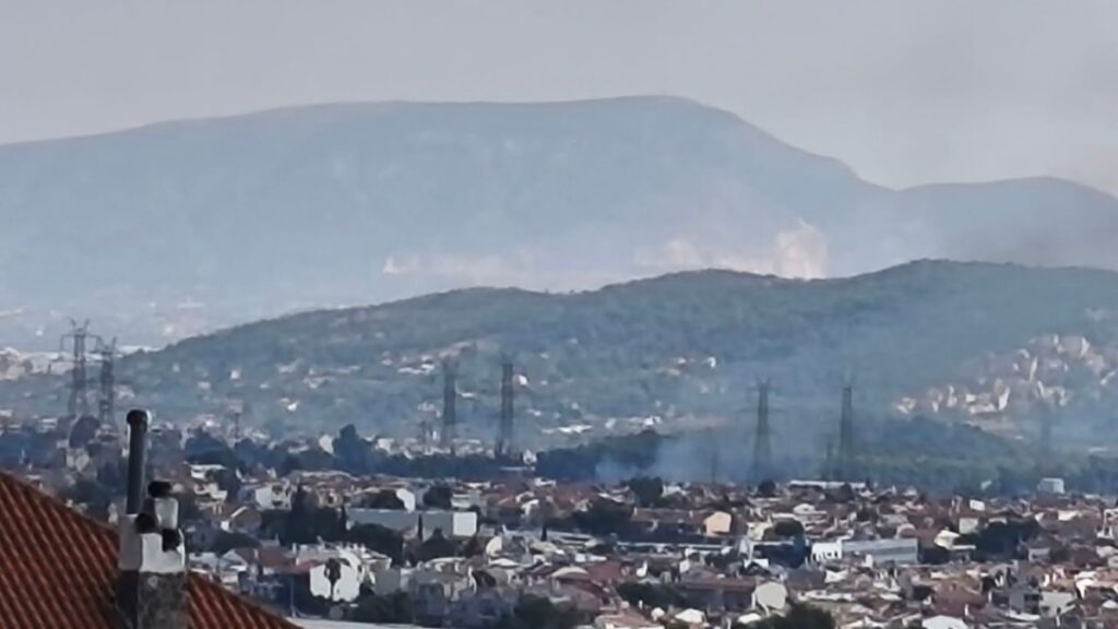 Φωτιά σε χαμηλή βλάστηση στον Γέρακα: Μήνυμα από το 112 για ετοιμότητα – Οριοθετήθηκε μέσα σε 15 λεπτά
