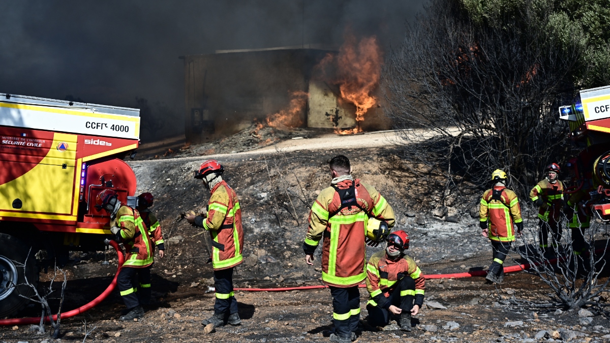 Φωτιά στον Κουβαρά: Βελτιωμένη η εικόνα – Καταστράφηκε ολοσχερώς κτηνοτροφική μονάδα