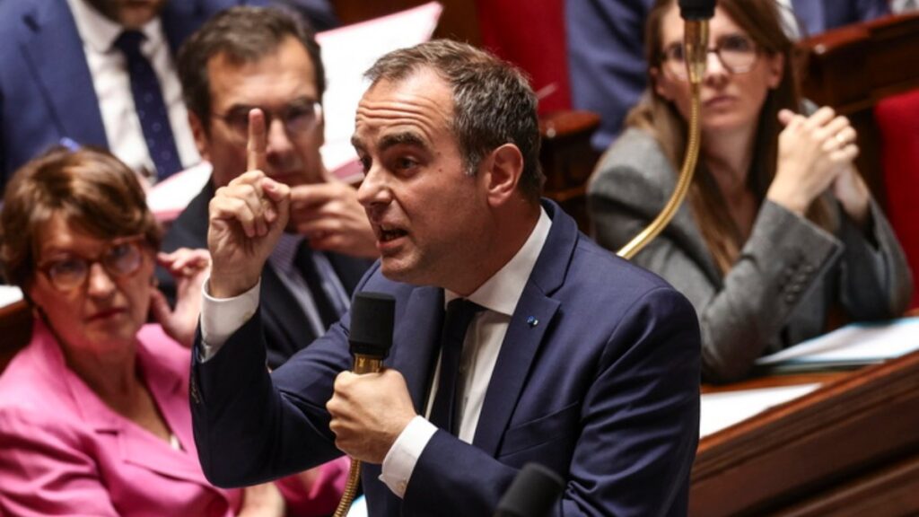 Γαλλία: Γιουχαΐσματα στον Λεκορνί από πυρόπληκτους – Ανακοίνωσε πακέτο άνω των 100 εκατ. ευρώ (βίντεο)