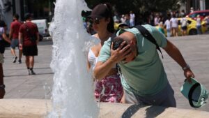Συνεχίζεται και σήμερα ο καύσωνας – Έρχονται 40άρια και ισχυροί άνεμοι το Σαββατοκύριακο