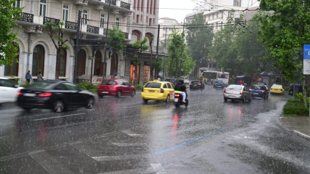 Αλλάζει από σήμερα ο καιρός: Βροχές και καταιγίδες μέχρι την Πέμπτη – Ανεβαίνει η θερμοκρασία από την Παρασκευή