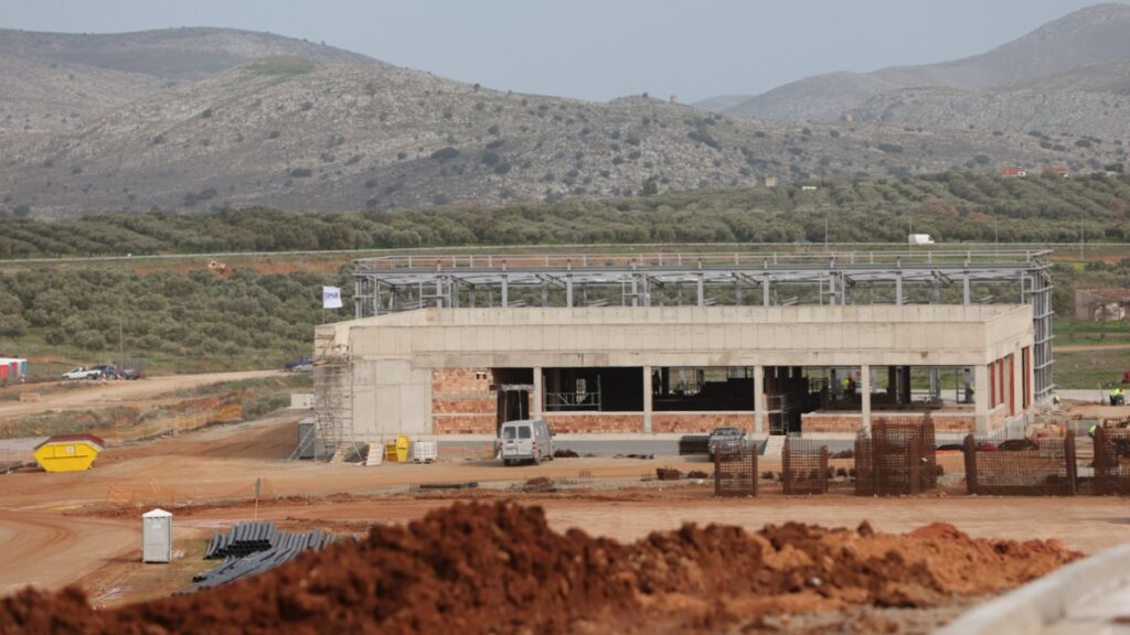Υπογράφηκε η σύμβαση για τα συστήματα αεροναυτιλίας στο νέο Διεθνές Αεροδρόμιο Ηρακλείου – Αναμένεται να τεθεί σε λειτουργία τον Νοέμβριο του 2028