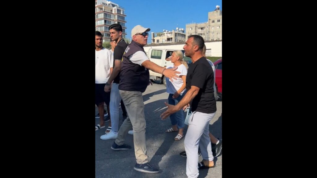 Κερύνεια: “Μήπως είναι ο γιος μου;” – Γονείς σταματούν τα ασθενοφόρα και ψάχνουν τα παιδιά τους μετά το τραγικό ναυάγιο (βίντεο)