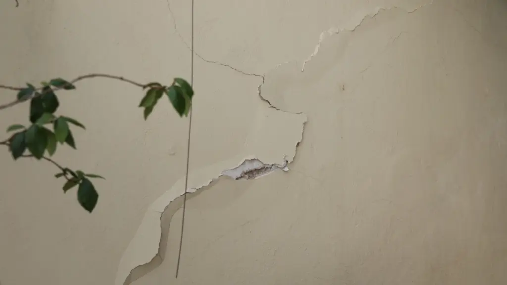 Κυψέλη: Εμφανίστηκαν και άλλες ρωγμές σε σπίτι – Τι δείχνει πόρισμα πολιτικού μηχανικού