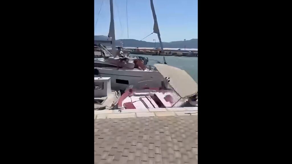 Λευκάδα: Ιστιοφόρο “καρφώθηκε” σε σκάφη στο λιμάνι του Καλάμου – Δείτε το σοκαριστικό βίντεο