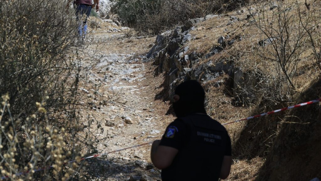 Συναγερμός στον Λυκαβηττό: Βρέθηκε σορός σε σπηλιά κοντά στο εκκλησάκι των Αγίων Ισιδώρων
