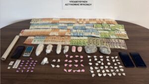 Μύκονος: Συνελήφθησαν δύο άτομα για διακίνηση ναρκωτικών – Κατασχέθηκαν 65.900 ευρώ