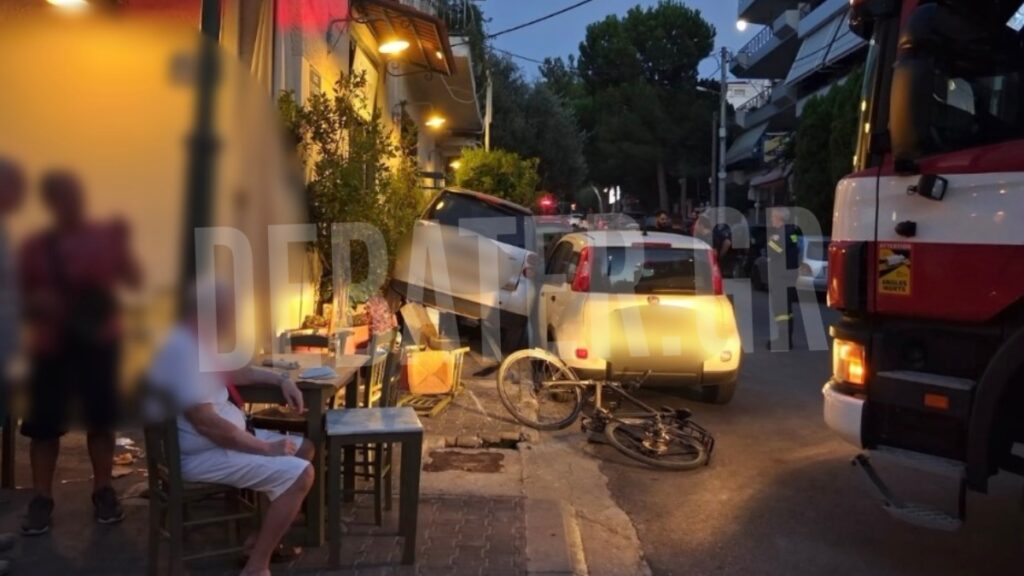 Νέα Ερυθραία: Αυτοκίνητο «καβάλησε» πεζοδρόμιο και τραπεζοκαθίσματα (φωτογραφίες)
