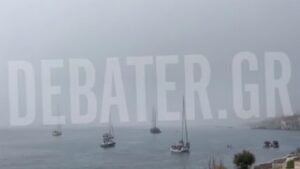 Δείτε πώς η ομίχλη εξαφανίζει βράχους, σκάφη και σπίτια στην Κίμωλο (βίντεο)