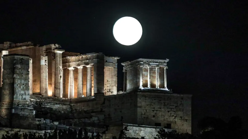 «Φεγγάρι του Θερισμού»: Η εντυπωσιακή πανσέληνος που έρχεται το Σάββατο