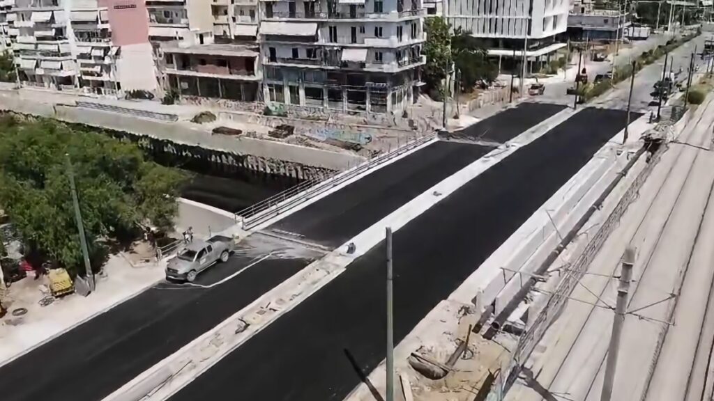 Ανοίγει τη Δευτέρα η Παλαιά Παραλιακή στην Καλλιθέα – Θωρακίζεται η περιοχή απέναντι σε πλημμυρικά φαινόμενα (βίντεο)
