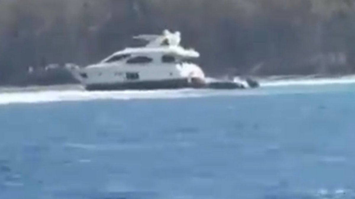 Θαλαμηγός προσάραξε στο Ρίο με πέντε επιβαίνοντες – Αποφεύχθηκε θαλάσσια ρύπανση (βίντεο)