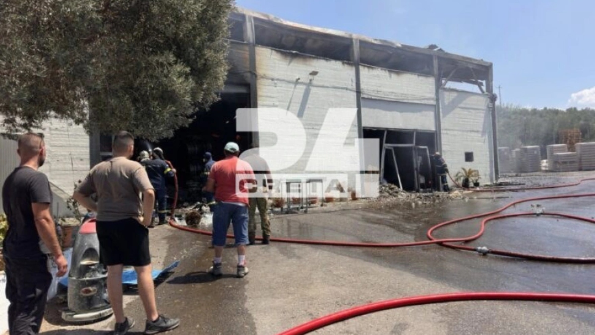 Φωτιά σε αποστακτήριο στο Ρέθυμνο – Κάηκε ολοσχερώς το κτήριο (φωτογραφίες+βίντεο)