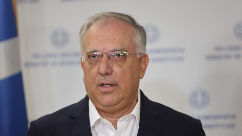 Θεοδωρικάκος: “Μείωση τιμών σε 1.740 προϊόντα με μέσο όρο 9,5% – Μια ανάσα για την ελληνική οικογένεια”