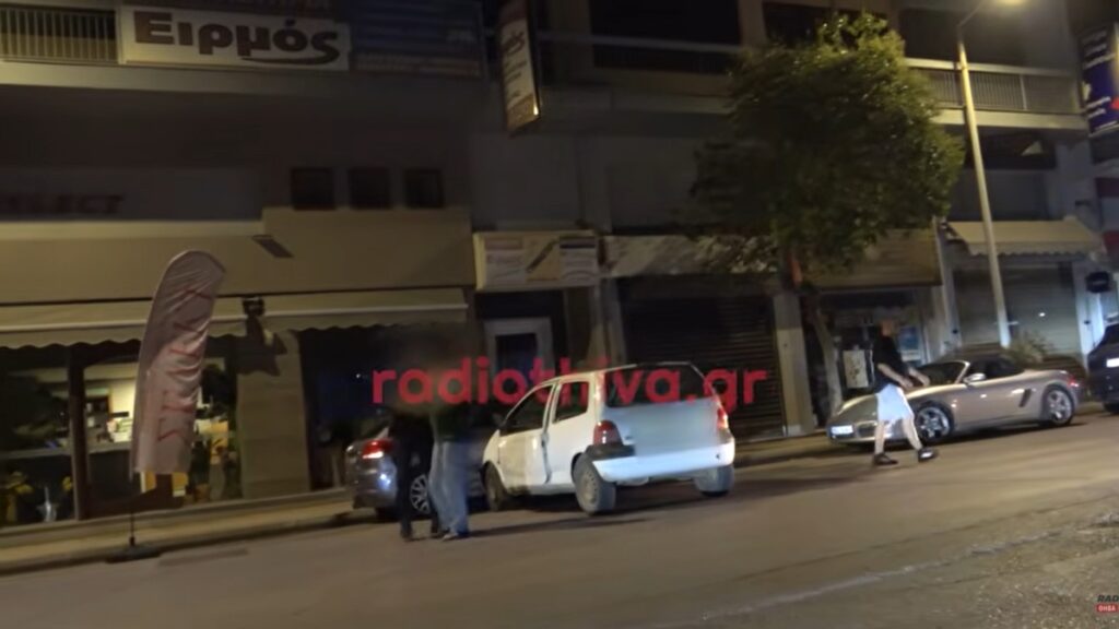 Θήβα: Ρομά εμβόλισε με το αυτοκίνητό του το ΙΧ ενός αλλοδαπού μετά από καυγά (βίντεο)