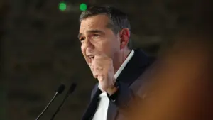 Τσίπρας από Καρδίτσα: Σφοδρή επίθεση σε Μητσοτάκη για ΟΠΕΚΕΠΕ και Τέμπη – «Πάρτι διαφθοράς και διαπλοκής»