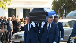 Σε κλίμα οδύνης στον Πύργο το τελευταίο “αντίο” στον επισμηναγό Γιάννη Μπλέσια που σκοτώθηκε στην Τανάγρα