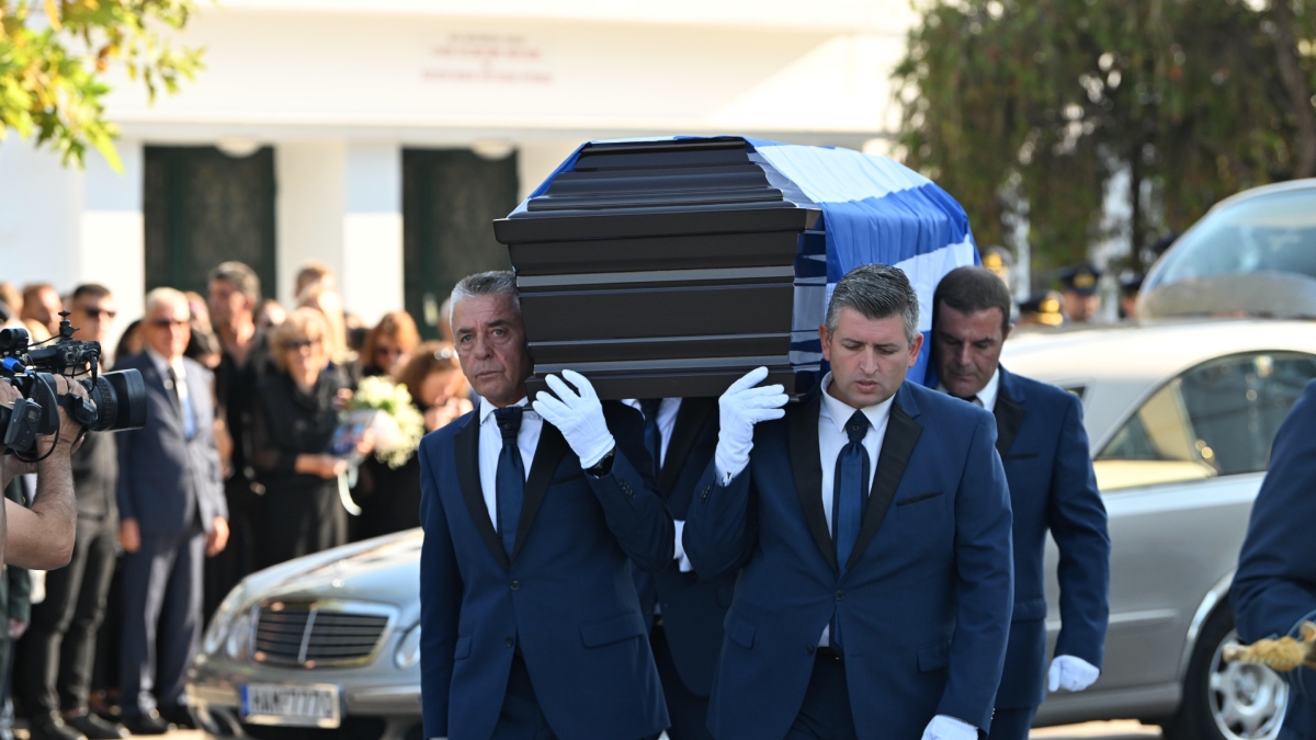 Σε κλίμα οδύνης στον Πύργο το τελευταίο “αντίο” στον επισμηναγό Γιάννη Μπλέσια που σκοτώθηκε στην Τανάγρα