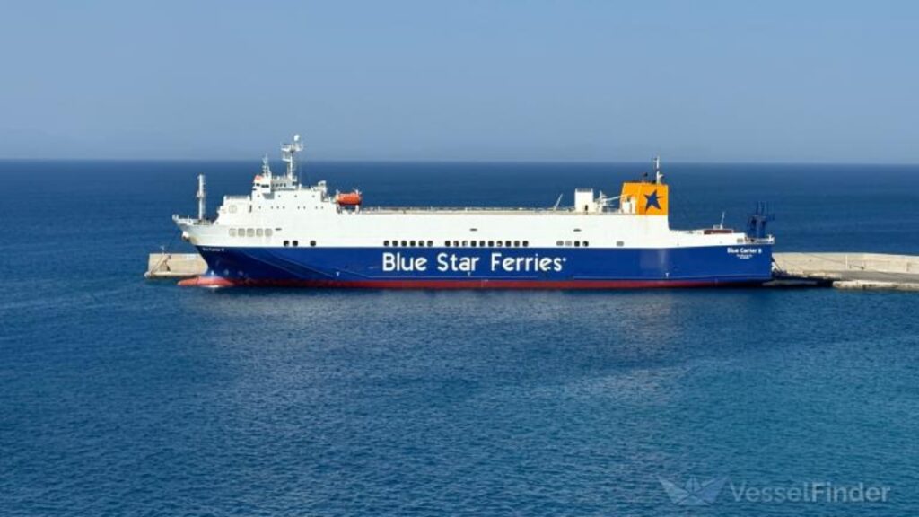 Φωτιά σε οχηματαγωγό πλοίο βόρεια της Μυκόνου