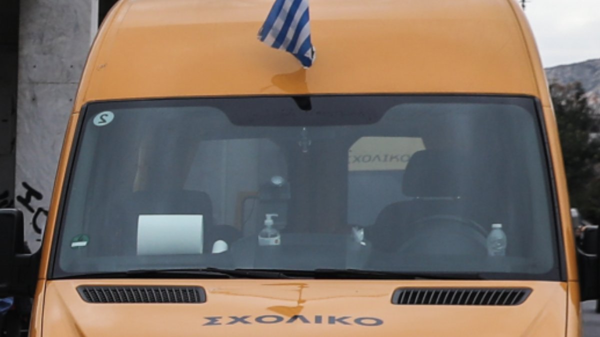 Χανιά: Απολύθηκε η συνοδός που ξέχασε δύο παιδιά στο σχολικό – Την αναζητά η Αστυνομία μαζί με τον οδηγό
