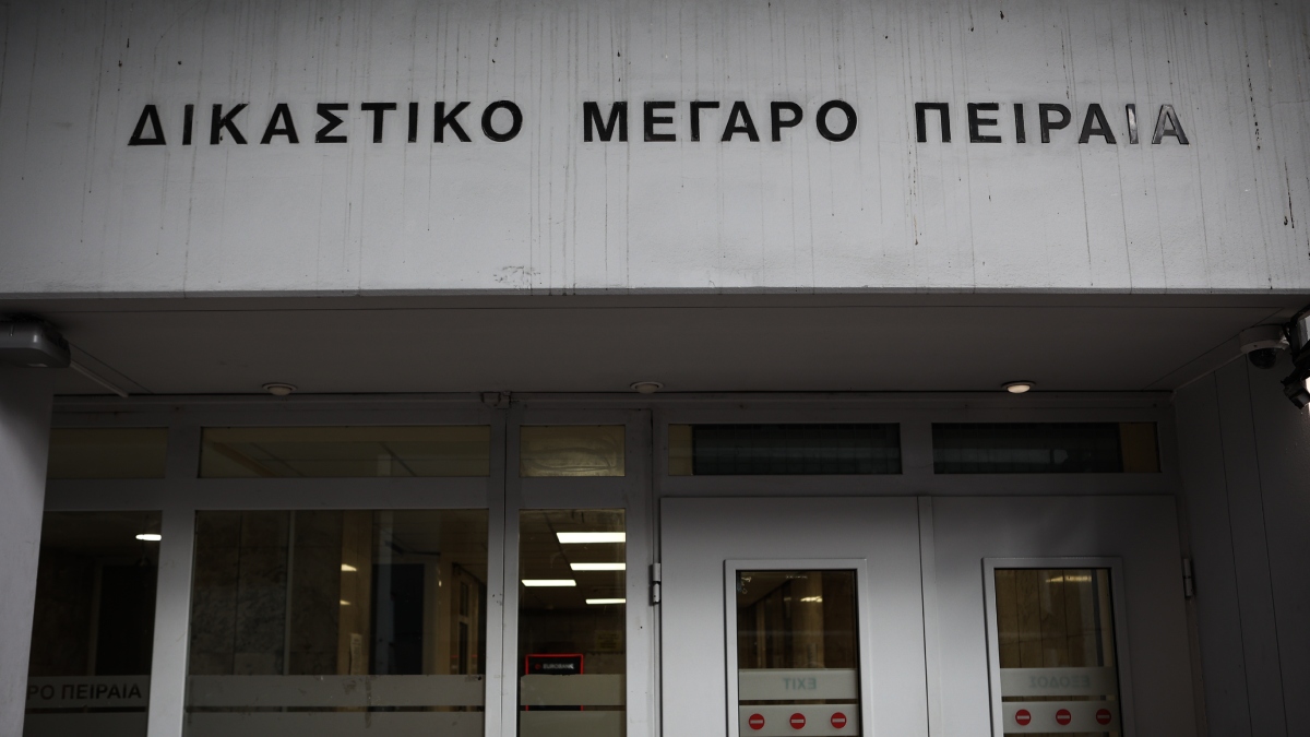Συναγερμός στον Πειραιά: Τηλεφώνημα για βόμβα στα δικαστήρια – Διακοπή της κυκλοφορίας στο σημείο