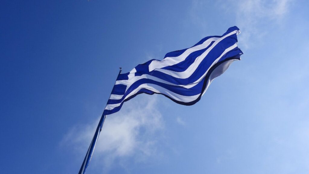 Διπλή θετική αξιολόγηση για την ελληνική οικονομία: Αναβάθμιση από Scope, θετικές προοπτικές από Moody’s