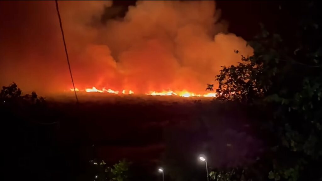 Φωτιά στη Φλώρινα: Ενισχύθηκαν οι δυνάμεις – Σηκώθηκε ένα ελικόπτερο, εκκενώθηκε η Κρυσταλλοπηγή