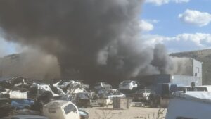 Φωτιά σε εργοστάσιο ανακύκλωσης οχημάτων στα Ιωάννινα – Μεγάλη κινητοποίηση της Πυροσβεστικής