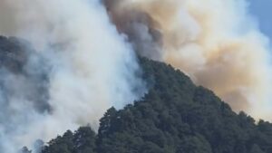 Ανεξέλεγκτη η φωτιά στην Κόνιτσα – Στις φλόγες η χαράδρα του Στομίου, μάχη με 13 εναέρια