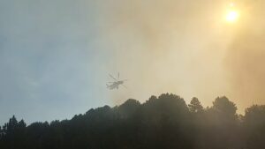 Ενισχύθηκαν οι δυνάμεις στην πυρκαγιά στην Τραπεζίτσα Κόνιτσας – Επιχειρούν 11 εναέρια μέσα (βίντεο)