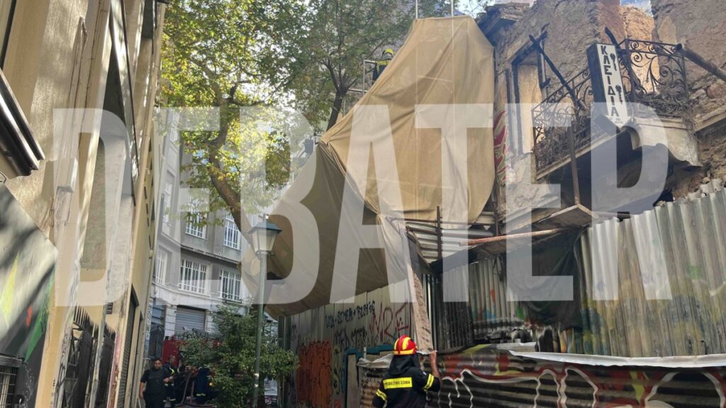 Φωτιά σε κτήριο στο κέντρο της Αθήνας