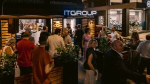 IT GROUP: Νέα γραφεία στην Καλλιθέα με έμφαση σε Real Estate και Marine Woodworks