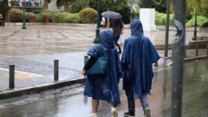 Έρχεται νέο κύμα κακοκαιρίας από τα μέσα της εβδομάδας με βροχές και καταιγίδες – Δεν θα επιστρέψει σε υψηλά επίπεδα η θερμοκρασία