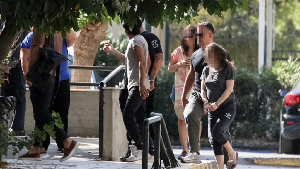 Κυψέλη: Προθεσμία για να απολογηθούν την Τρίτη πήραν οι τρεις κατηγορούμενοι – Δικό του τεχνικό σύμβουλο θα ορίσει το ζευγάρι