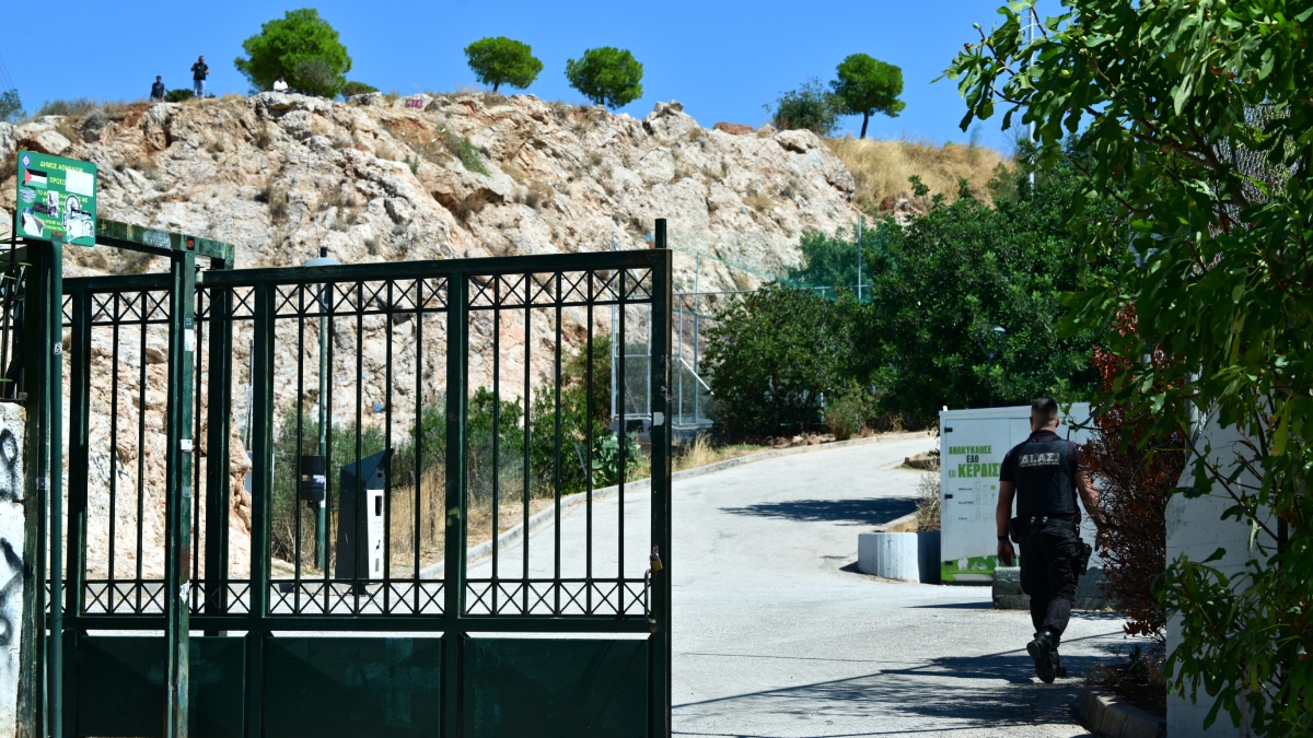 “Θρίλερ” στην Κυψέλη: Βρέθηκαν ανθρώπινα οστά κοντά σε γήπεδο