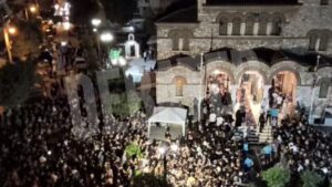 Γιώργος Μαζωνάκης: Πλήθος κόσμου με δάκρυα στα μάτια στην Αγία Τριάδα Νίκαιας για τη λαϊκή αγρυπνία