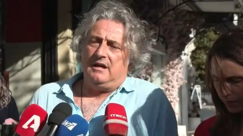Μαζωνάκης: Στην Ευελπίδων ο υπνοθεραπευτής που έλαβε τη φωτογραφία του – «Θέλω να συμβάλω»