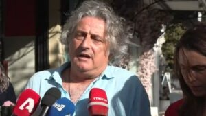 Μαζωνάκης: Στην Ευελπίδων ο υπνοθεραπευτής που έλαβε τη φωτογραφία του – «Θέλω να συμβάλω»