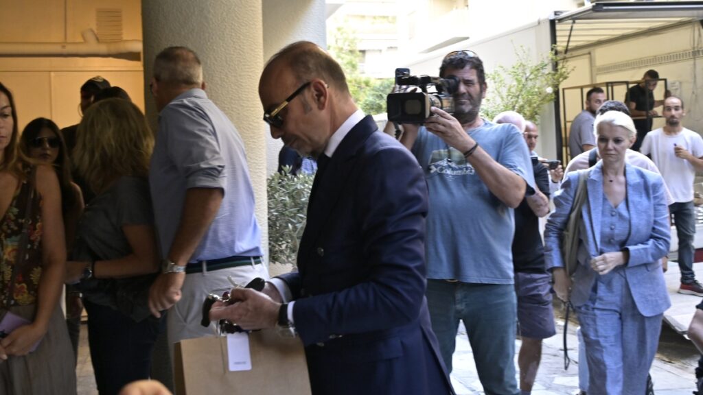 Γιώργος Μαζωνάκης: Αυτοψία του ελληνικού FBI  στο ιδιωτικό ιατρείο – Τι ισχυρίστηκε η γιατρός στην κατάθεσή της