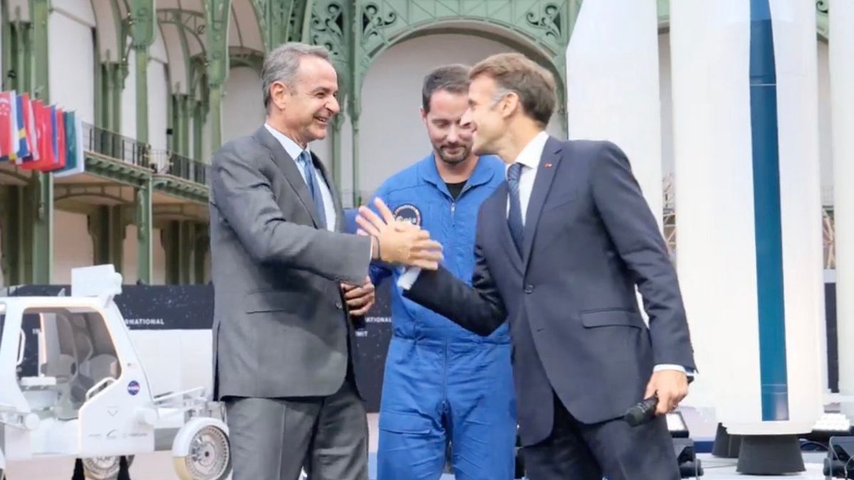 Η ξεχωριστή κίνηση Μακρόν: Κάλεσε πρώτο τον Μητσοτάκη για να παρουσιάσει τον Έλληνα αστροναύτη