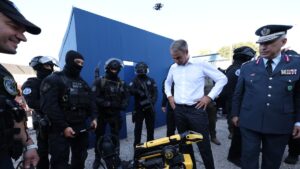 Μητσοτάκης στη ΔΕΘ: Formula, ρετσίνα και ιαπωνικά τύμπανα – Οι ατάκες και τα δώρα