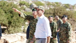 Μητσοτάκης σε Ρω και Στρογγύλη: Στα ακριτικά φυλάκια – Στεφάνι στην Κυρά της Ρω