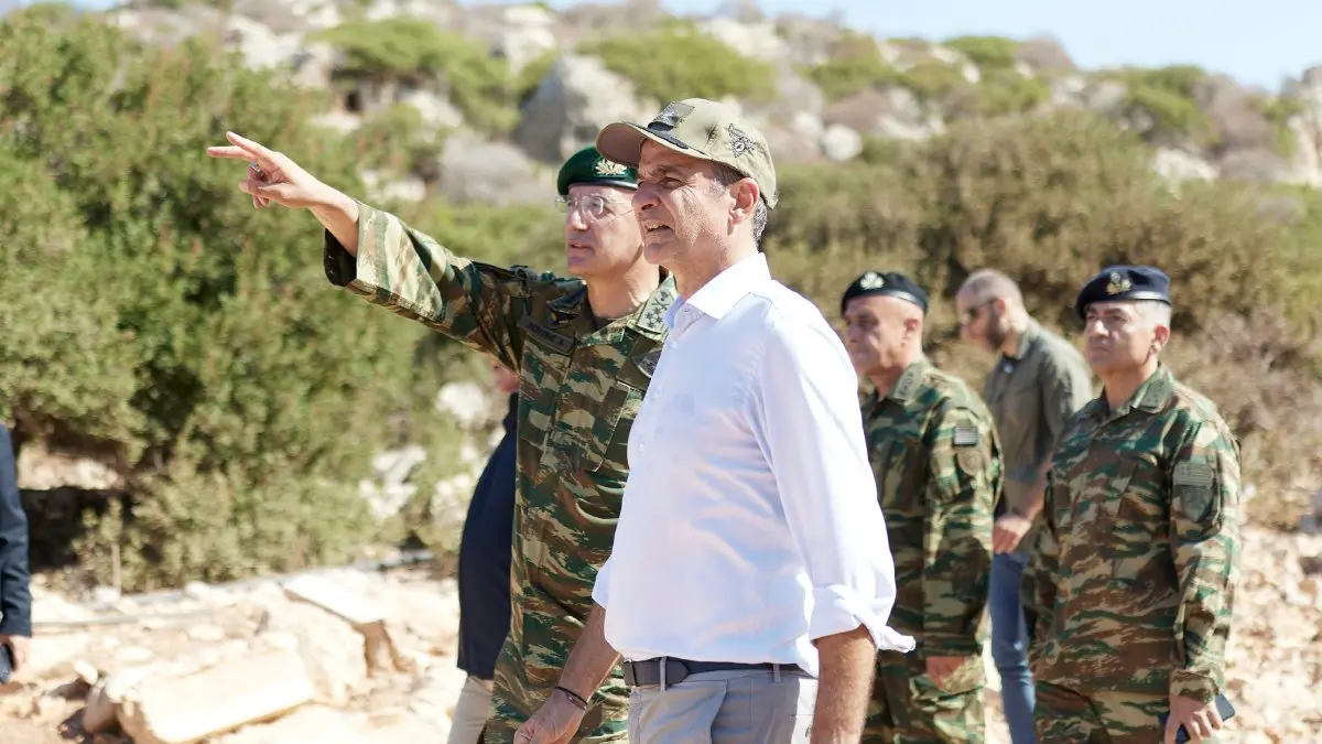 Μητσοτάκης σε Ρω και Στρογγύλη: Στα ακριτικά φυλάκια – Στεφάνι στην Κυρά της Ρω