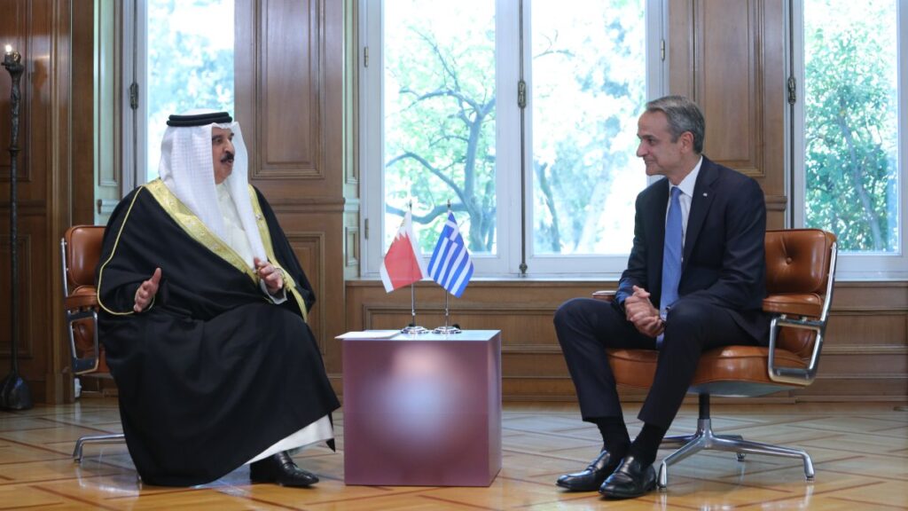 Συνάντηση Μητσοτάκη με τον βασιλιά του Μπαχρέιν: Στο επίκεντρο η ενίσχυση της διμερούς οικονομικής συνεργασίας
