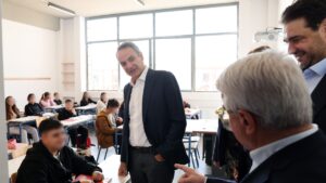 Στον Ασπρόπυργο ο Μητσοτάκης: Επισκέφθηκε το νέο Γυμνάσιο της πόλης – “Συνειδητή επιλογή η ανάταξη των σχολικών υποδομών”