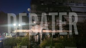 Φωτιά σε καφετέρια στη Νέα Ιωνία – Επεκτάθηκε στο υπόλοιπο κτήριο (φωτογραφίες)